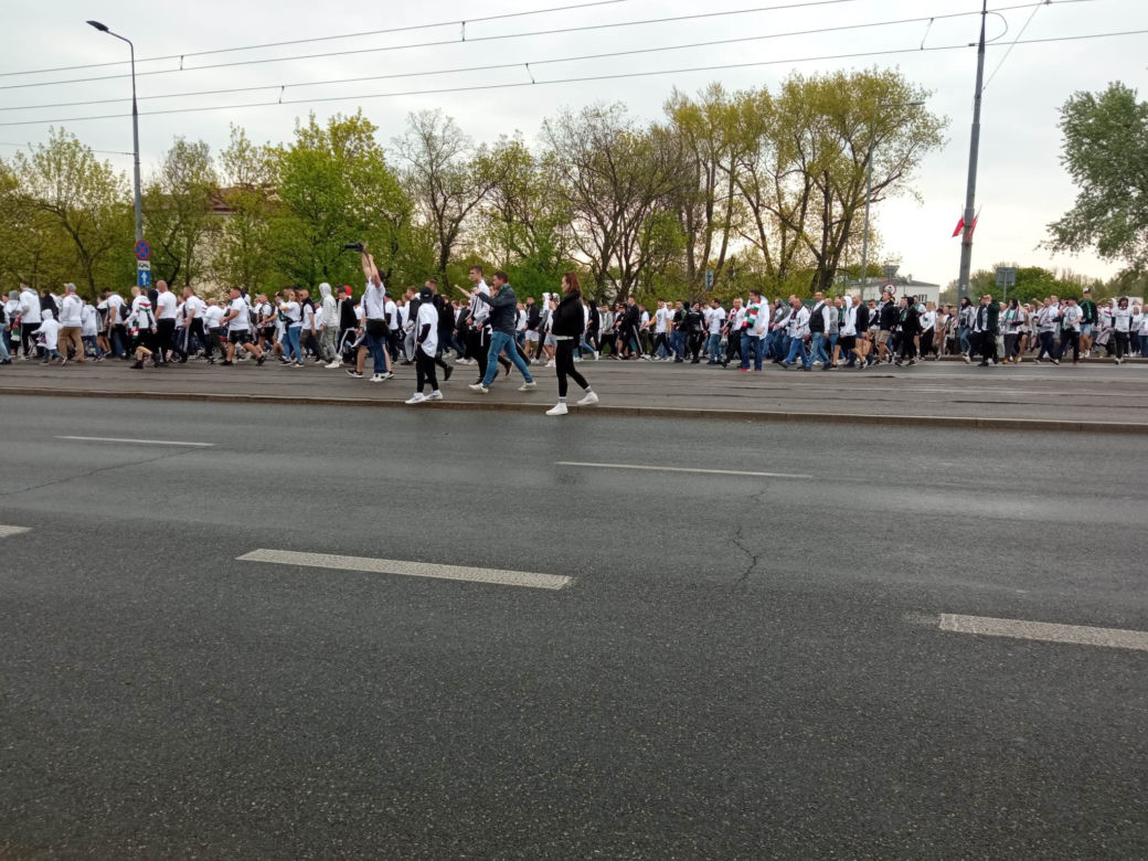 Przemarsz kibiców Legii Warszawa na PGE Narodowy