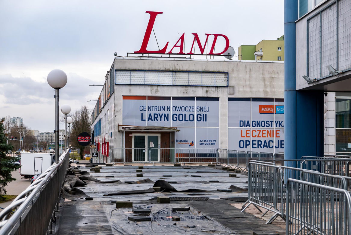 Centrum handlowe Land przy metrze Służew w Warszawie