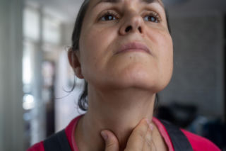 Nadczynność czy niedoczynność? Rozpoznaj objawy i zadbaj o swoją tarczycę