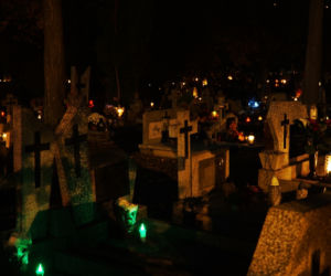 Warmińsko-mazurskie cmentarze rozświetlone tysiącami zniczy [GALERIA]
