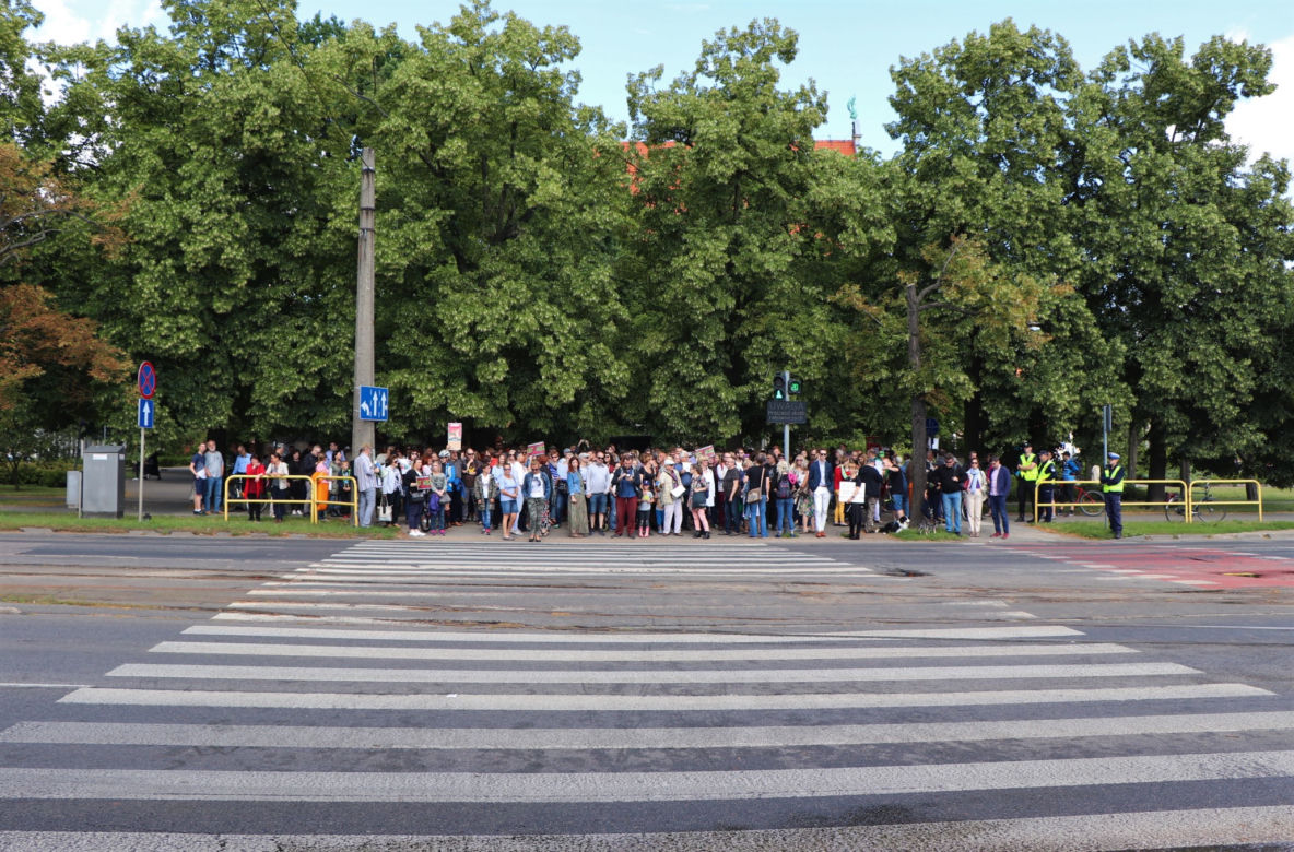 Wielki protest w Toruniu. Mieszkańcy mówią #stopBETONOZIE