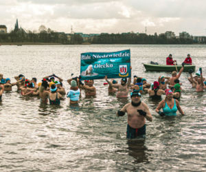 XIV Kąpiel dla odważnych. Morsy wykąpały się na Plaży Miejskiej w Ełku