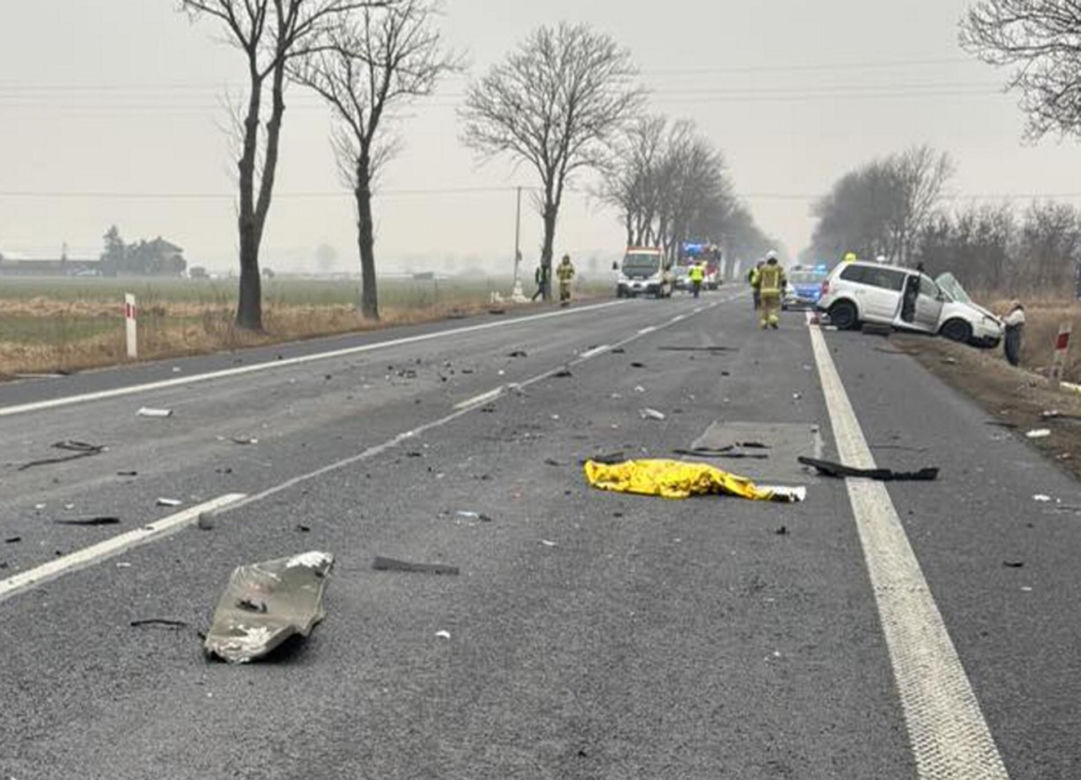  Stare Chabowo. Śmiertelny wypadek na DK10. Rodzice 4-latka zginęli w zderzeniu z wojskową ciężarówką [ZDJĘCIA]