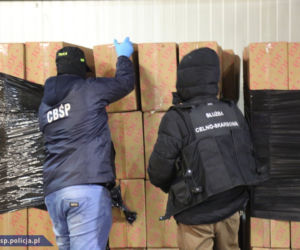 Policjanci wkroczyli do magazynów w Warszawie i na Mazowszu