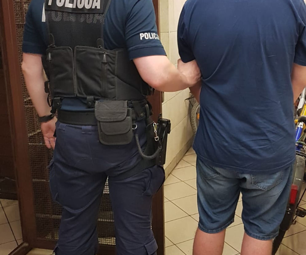 Walił w drzwi i groził kobiecie 