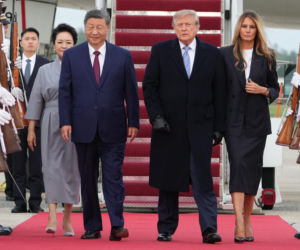 Przywódca Chin przyleciał do USA. Też przeszedł po czerwonym dywanie