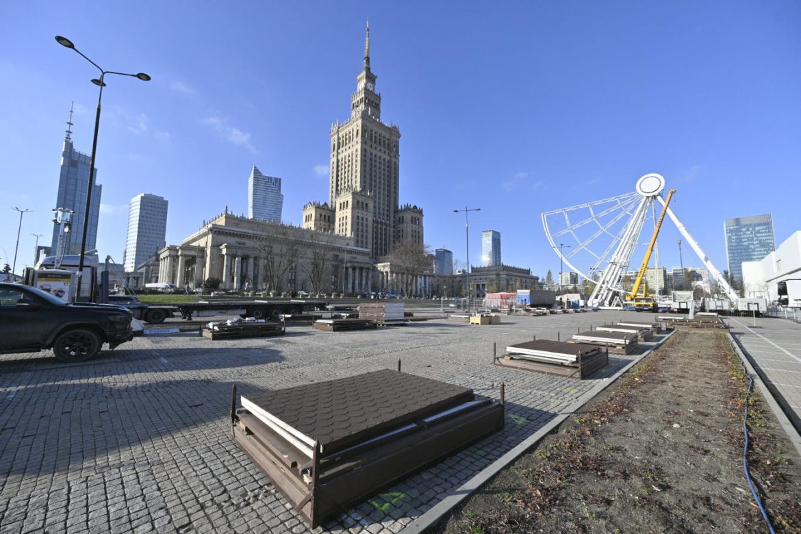Dziwny obiekt w centrum Warszawy. Co tu powstaje? Stolica już stroi się na Boże Narodzenie!