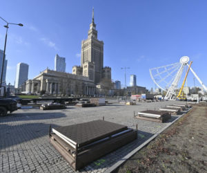 Dziwny obiekt w centrum Warszawy. Co tu powstaje? Stolica już stroi się na Boże Narodzenie!