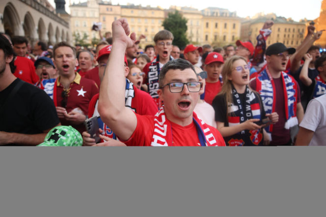 Dramat podczas fety Wisły Kraków. 11-latka trafiona petardą trafiła do szpitala
