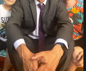 Na dobre i na złe po wakacjach 2021. Rafał Konica (Robert Koszucki) i dzieci - Jaś (Mateusz Bożek), Adaś (Artur Sokólski)