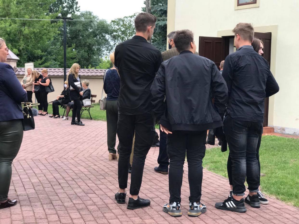 Pogrzeb zamordowanej 16-latki z Dzierzgowa. Karolinę żegna cała wieś