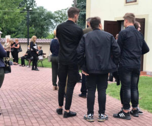 Pogrzeb zamordowanej 16-latki z Dzierzgowa. Karolinę żegna cała wieś