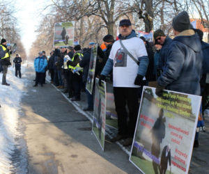 Protest mundurowych emerytów pod kancelarią premiera