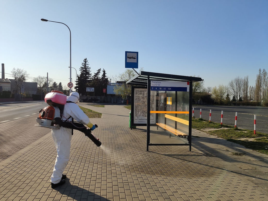 Kalisz walczy z koronawirusem! Trwa dezynfekcja miasta! [ZDJĘCIA] 