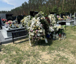 Tuż po 27-urodzinach na Łukasza spadł samolot. Przejmujący widok na grobie żołnierza. Dumnie służyłeś Ojczyźnie