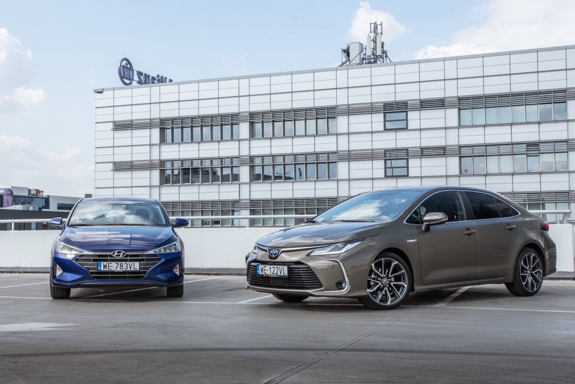 Toyota Corolla Sedan 1.8 Hybrid 122 KM e-CVT vs Hyundai Elantra Style 1.6 MPI 6MT