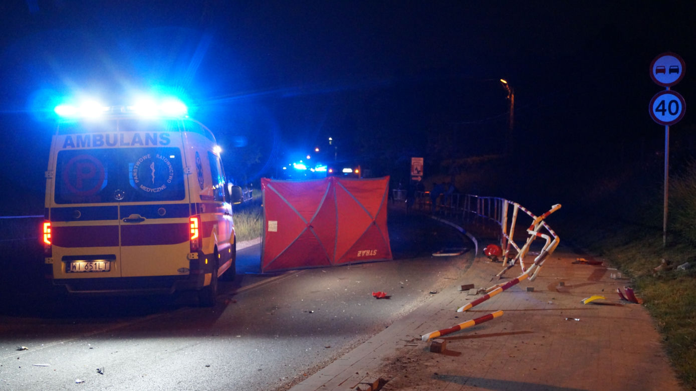 Koszmarny wypadek pod Piasecznem. Wbił się motocrossem w autobus, nie żyje