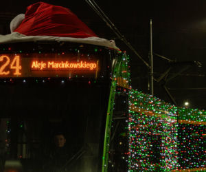 Świąteczna bimba znów rozświetli Poznań. Tramwaj w czapce gwiazdora wyjedzie na linię 24