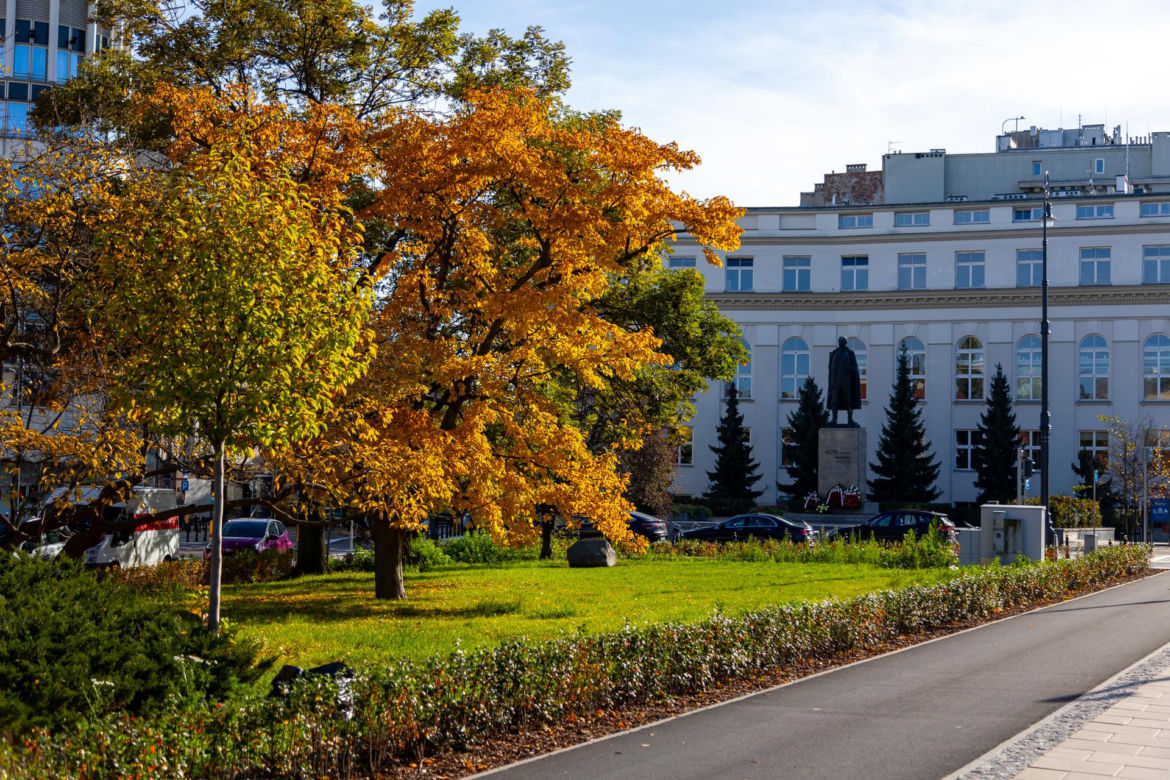 Zmodernizowany Plac Trzech Krzyży