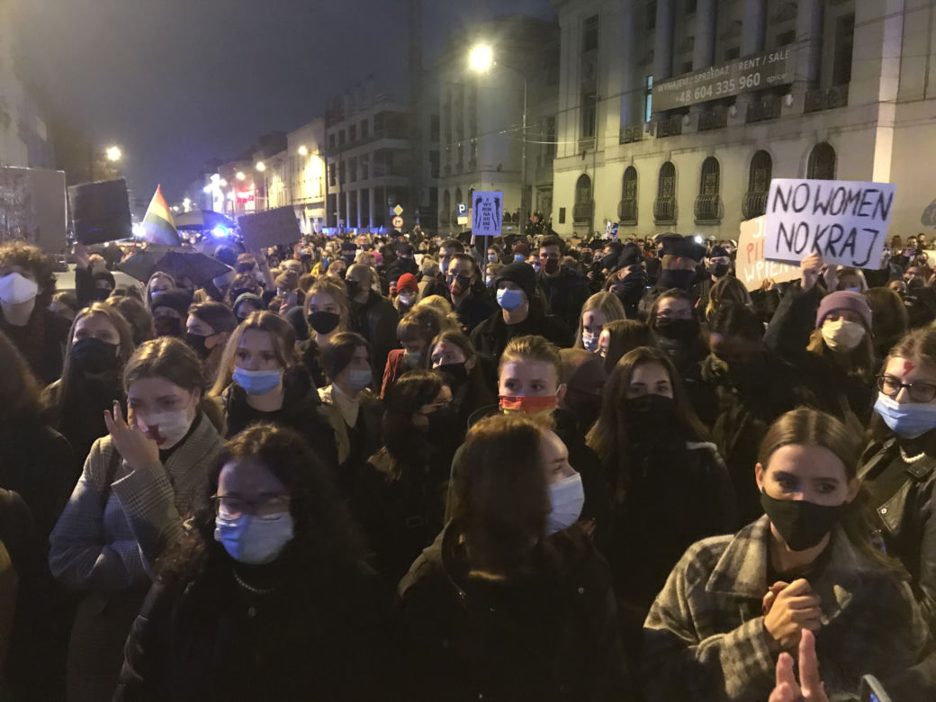 Protest kobiet w Katowicach. Tłumy strajkują przeciwko zakazowi aborcji