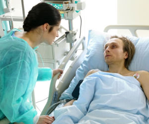Barwy szczęścia. Krzepiński (Marek Kossakwoski) i  jego żona Marta (Weronika Lewoń)