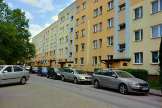 Osiedla z wielkiej płyty wcale nie były szare. Zaskakujący element znika z polskich miast