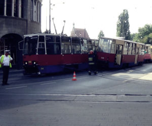 Zderzenie dwóch tramwajów w centrum Bydgoszczy! [ZDJĘCIA]