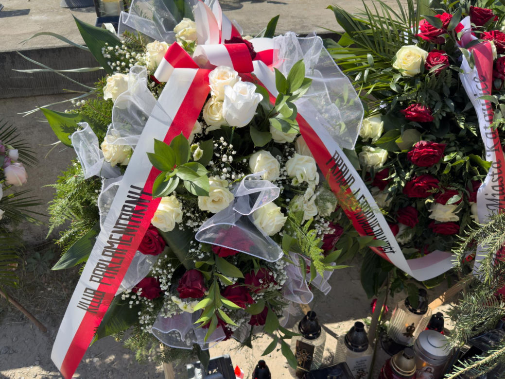 Tak wygląda grób Łukasza Litewki dzień po pogrzebie. Widok rozdziera serce