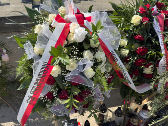 Tak wygląda grób Łukasza Litewki dzień po pogrzebie. Widok rozdziera serce