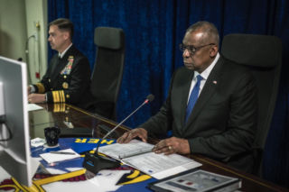 Pierwsza rozmowa od ponad roku. Ministrowie obrony USA i Chin rozmawiali o Tajwanie oraz Ukrainie