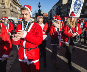 Mikołaje opanowały krakowski Rynek!