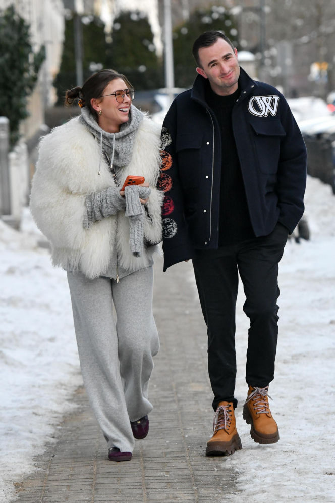 Klaudia Halejcio, mąż jej otworzył auto za całusa