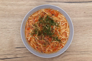 Jak zrobić gęstą zupę pomidorową jak z baru mlecznego? Ten smak pamięta pół Polski