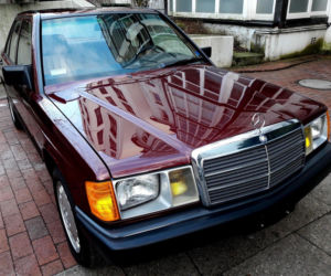 Mercedes-Benz 190E z przebiegiem 499 km