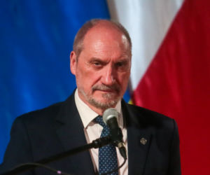 MACIEREWICZ CHCE UCZYĆ MUSZTRY I STRZELANIA.