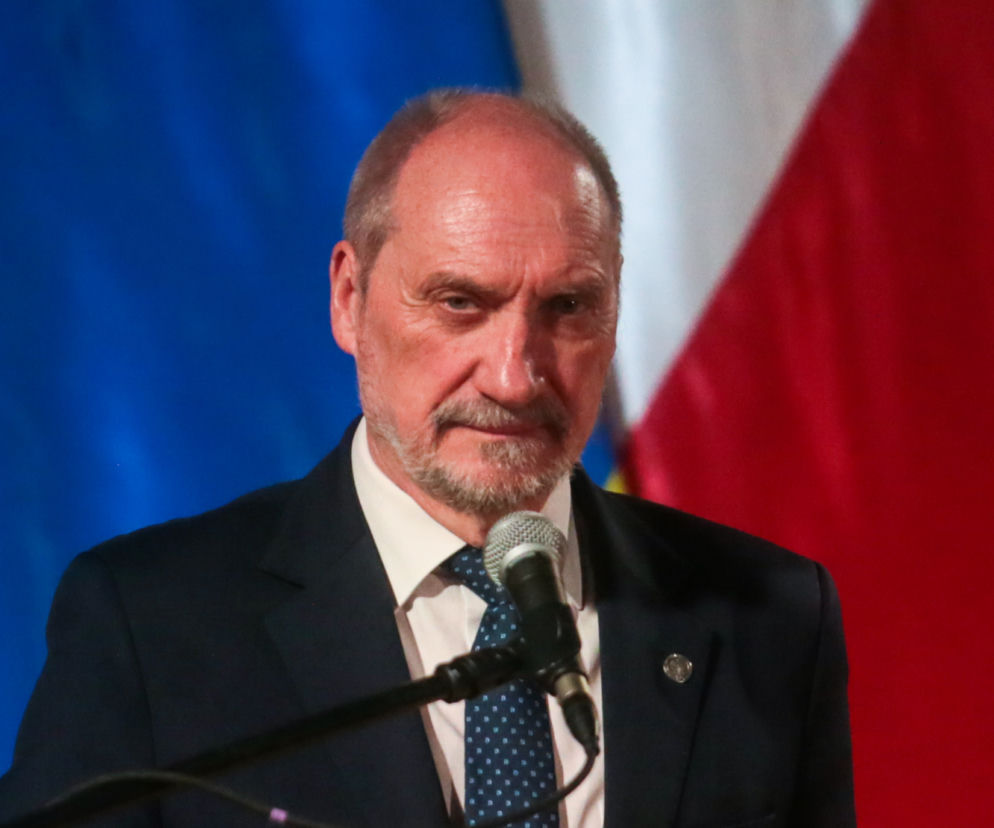 MACIEREWICZ CHCE UCZYĆ MUSZTRY I STRZELANIA.
