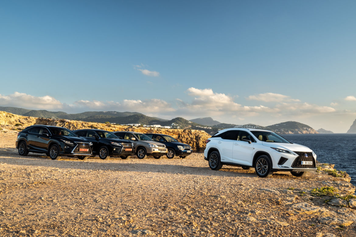 Lexus RX wszystkich generacji - tak zmieniał się SUV
