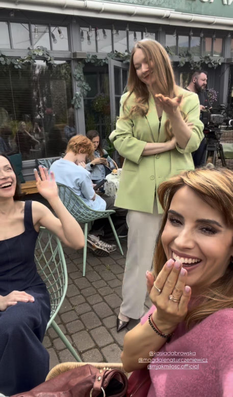 M jak miłość. Kama (Michalina Sosna), Elżbieta Domańska (Katarzyna Dąbrowska), Martyna (Magdalena Turczeniewicz)