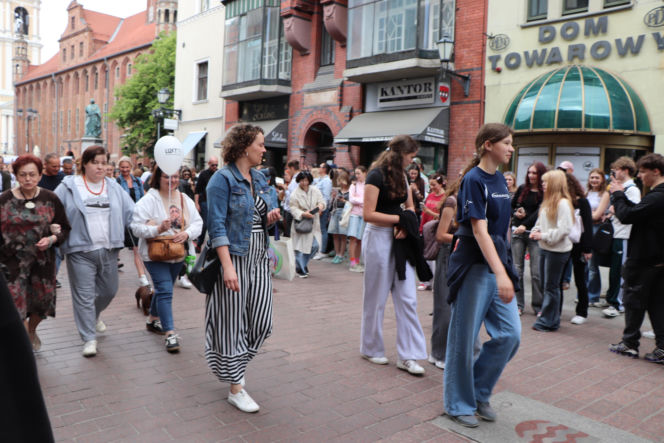 Zlot jamników w Toruniu. Mamy zdjęcia psiaków, właścicieli i fanów czworonogów