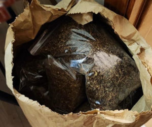 Kilkadziesiąt kilogramów suszu tytoniowego i papierosów. Mieszkaniec gminy Świątki zatrzymany [ZDJĘCIA]
