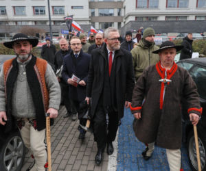 Europoseł Grzegorz Braun (C) na sali Sądu Rejonowego dla Warszawy-Pragi Południe