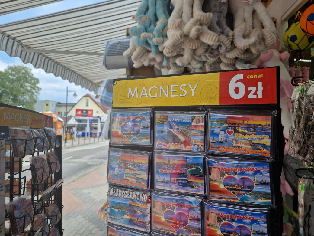 Pamiątki nad morzem. Na te rzeczy turyści wydają majątek! 