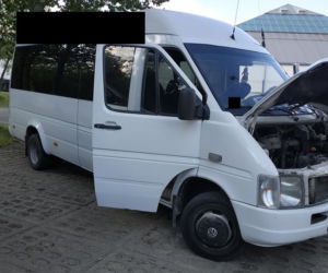Zawiózł dzieci na wycieczkę do aquaparku. Autokar nie miał „ręcznego”, świateł i apteczki