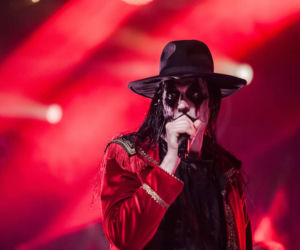 Skrupulatnie wyreżyserowany groteskowy spektakl okraszony nutą surrealizmu – Avatar zawładną Warszawą [RELACJA]