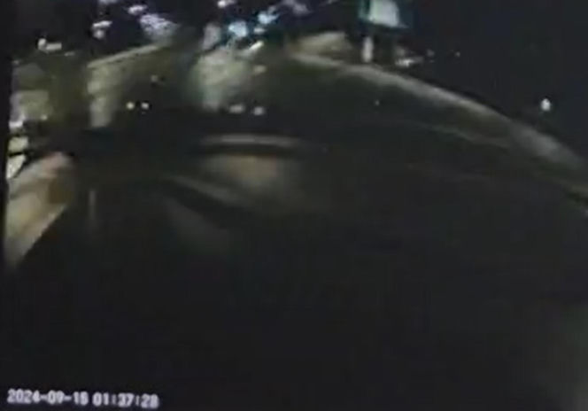 Wypadek na Trasie Łazienkowskiej - nagranie z momentu uderzenia