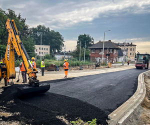 Znikną kocie łby. Cała Święciechowska w Lesznie będzie asfaltowa [ZDJĘCIA]