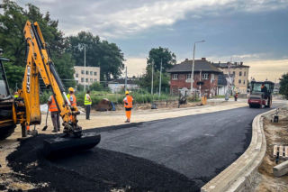Znikną kocie łby. Cała Święciechowska w Lesznie będzie asfaltowa [ZDJĘCIA]