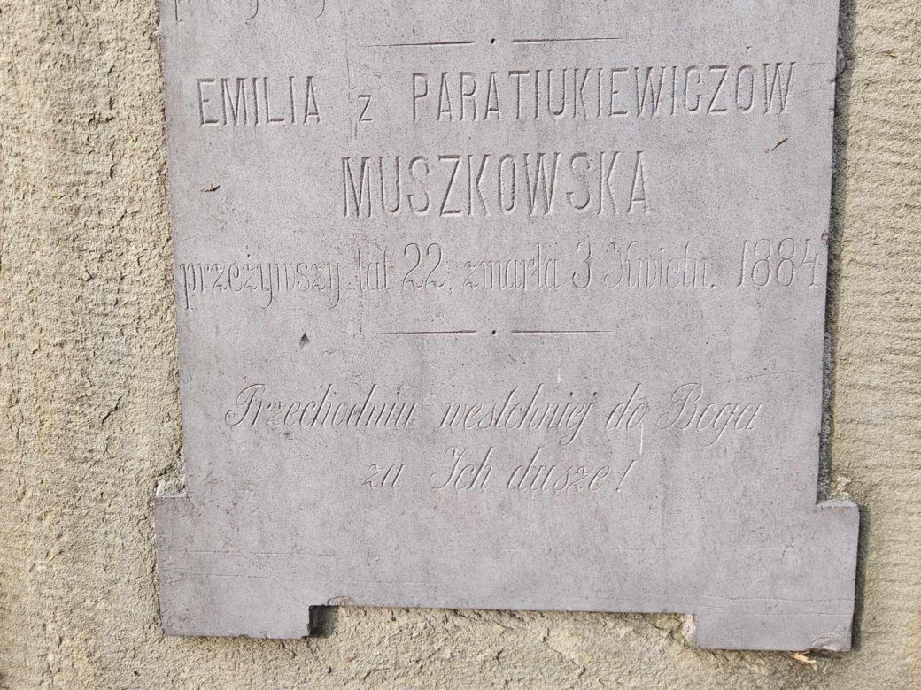  Co pisano na nagrobkach w minionych wiekach?