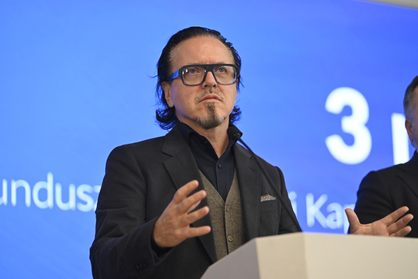 Co dalej z TVN? Wojciech Balczun ujawnia, co robi rząd. Padły słowa o nowym właścici…