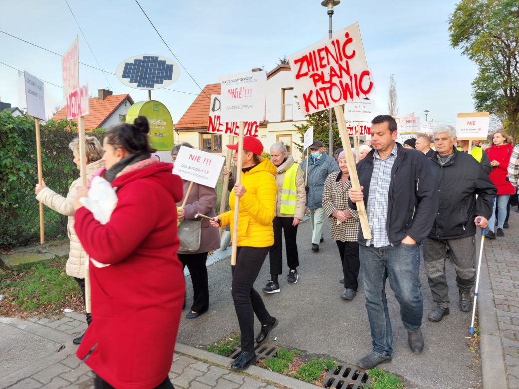 Protest mieszkańców Kostuchny przeciwko budowie wieżowców